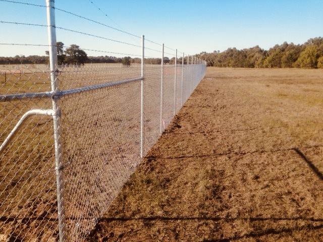 Galvanised Kunckle Barb Chainmesh on Galvanised Pipe with 3 x Barbed Wires